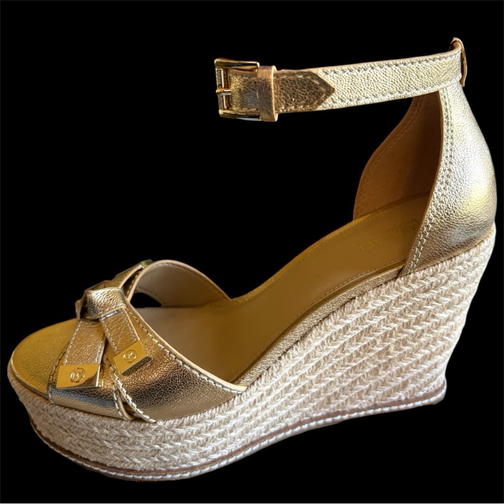 Michael Kors Lucinda/Leighton Style
Metallic Gold Espadrille Wedge
Sandal 8 NWOB - Picture 14 of 15
